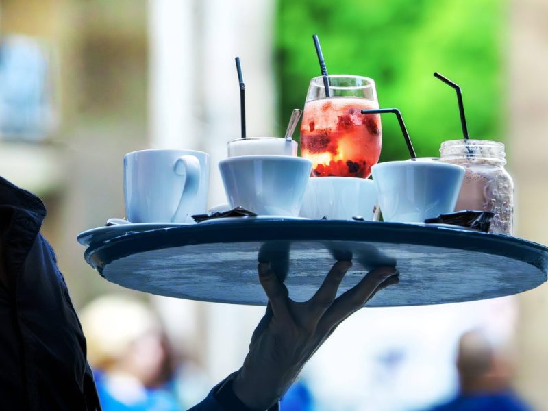 Auch Touristen können an der Ostsee und Nordsee schnelles Geld verdienen.