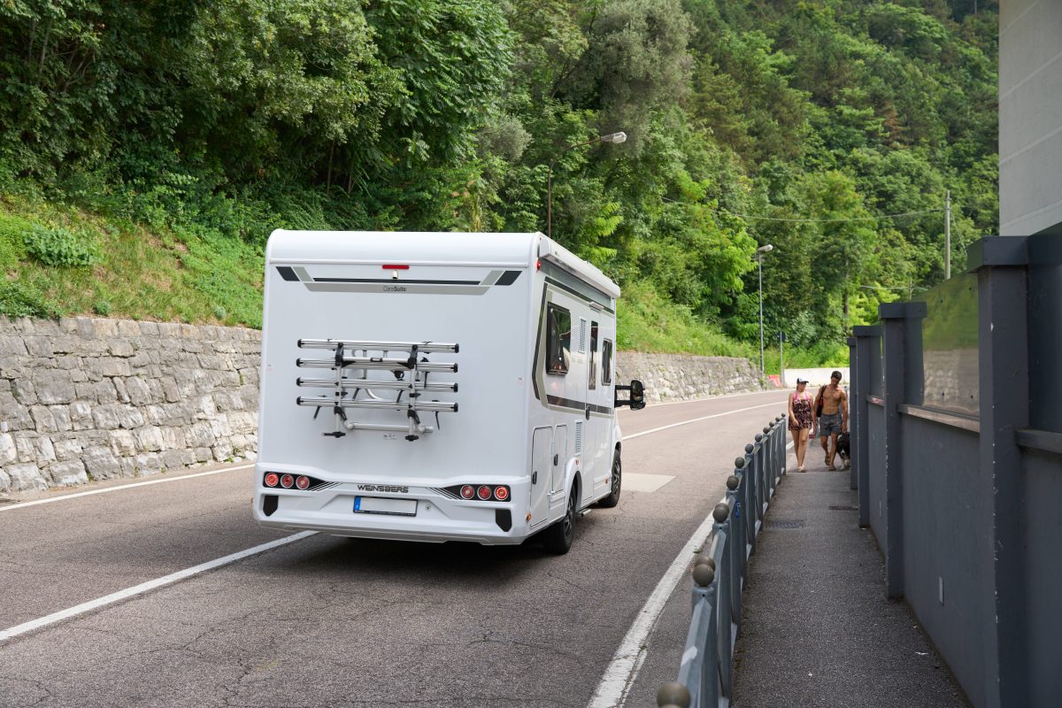 Wohnmobil auf der Straße