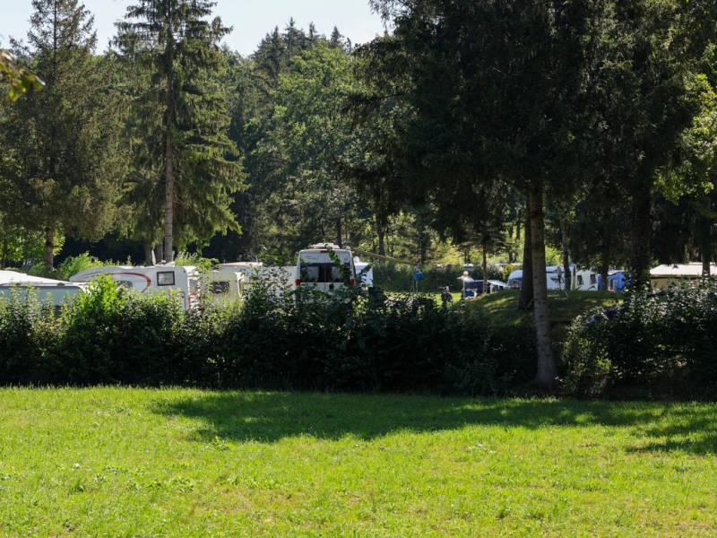 Camping: Dreiste Aktion! Unbelehrbare Nachbarn stören Urlaubs-Frieden