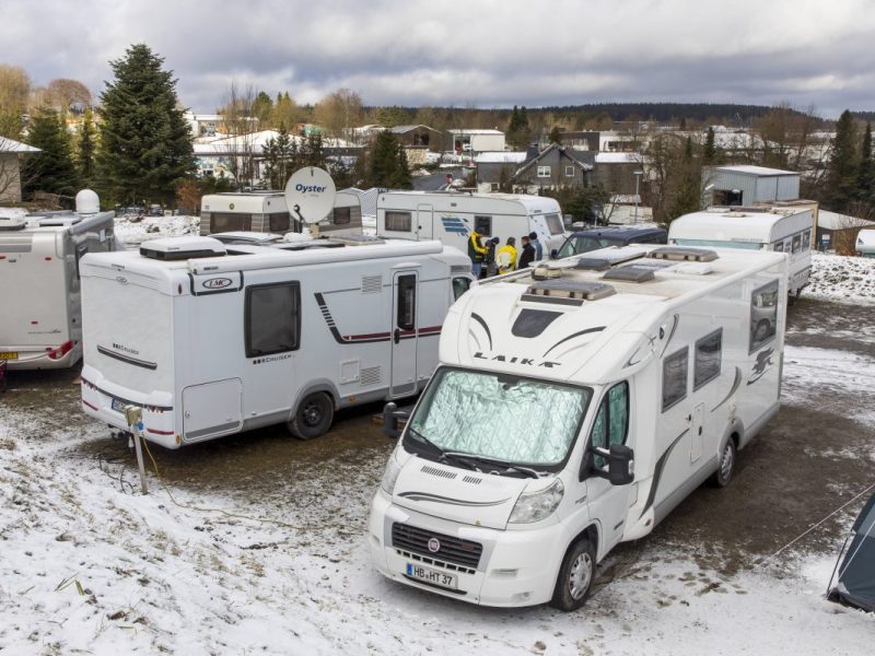 Ein Campingplatz im Winter.
