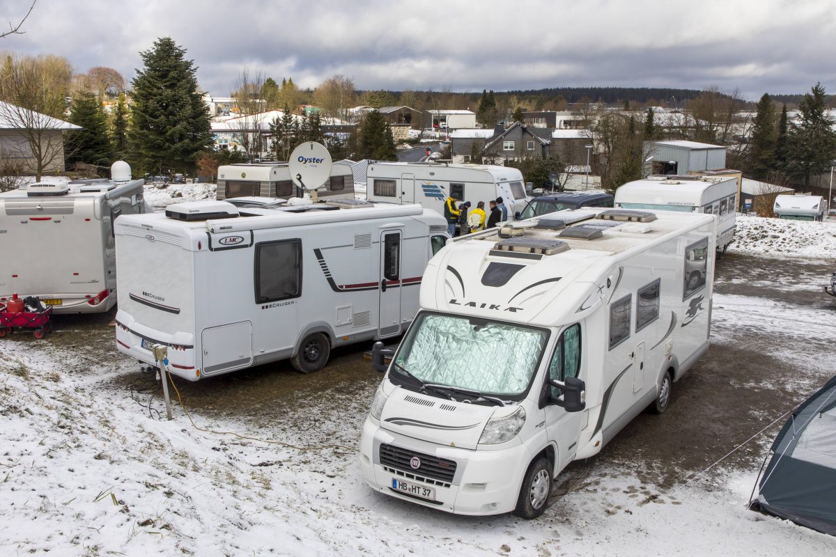 Ein Campingplatz im Winter.