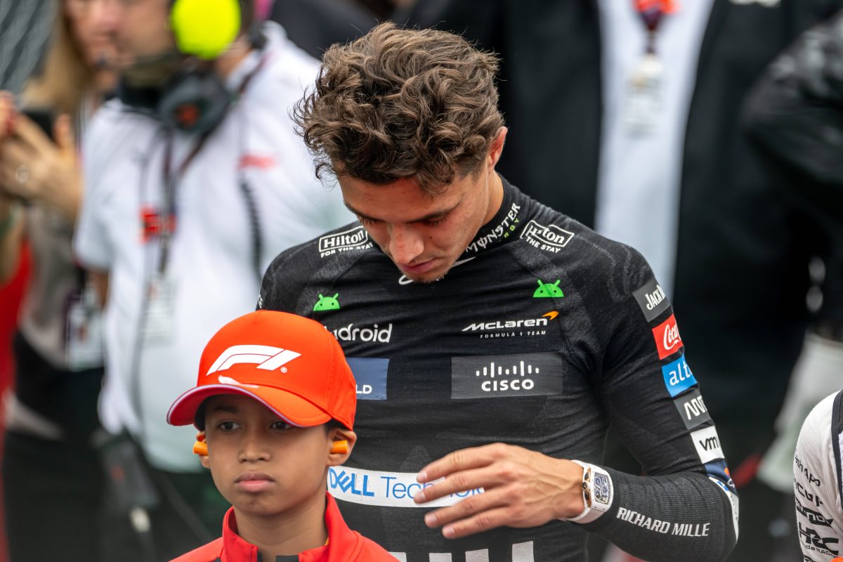 Für Lando Norris hat eine bestimmte Aktion ein Nachspiel. Der Formel-1-Star hat nach dem Brasilien-GP noch eine Strafe aufgebrummt bekommen.