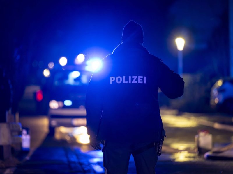 Ein 13-Jähriger wurde durch einen Messerstich in Kiel lebensgefährlich verletzt.