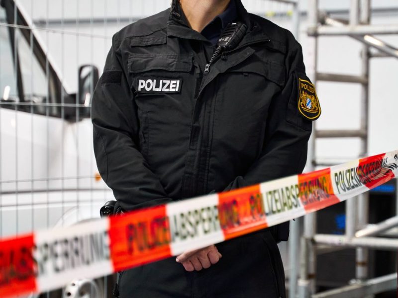 Eine Polizeiabsperrung, Symbolbild