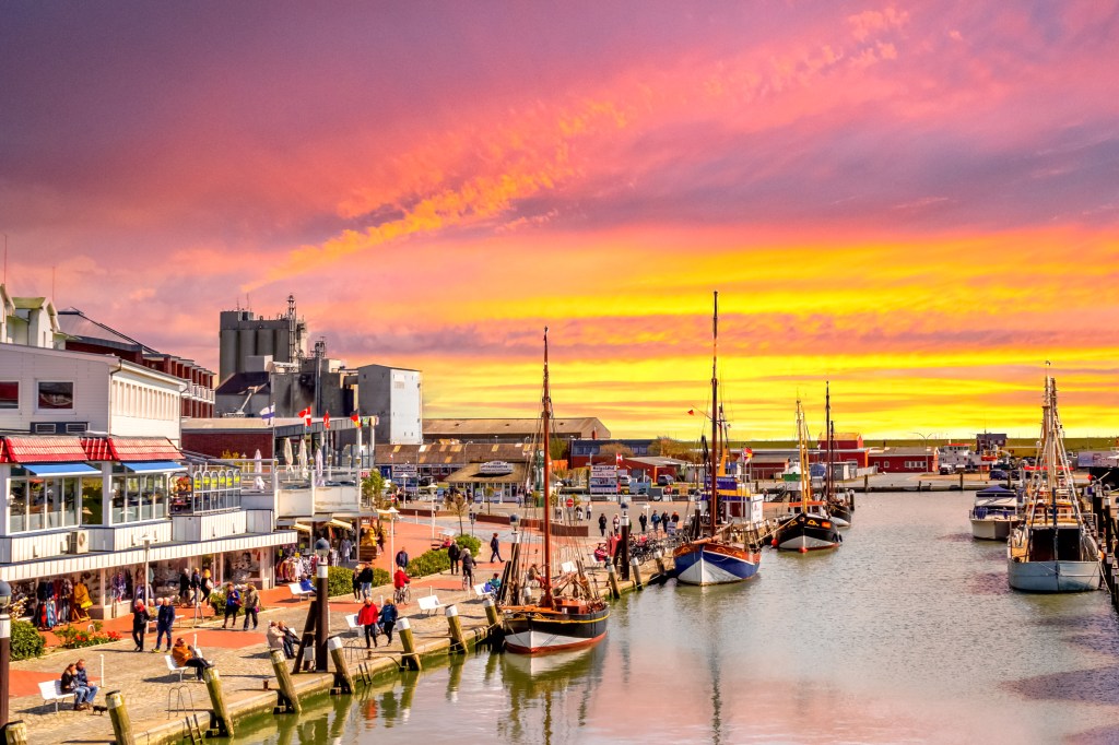 Hafen bei Sonnenuntergang