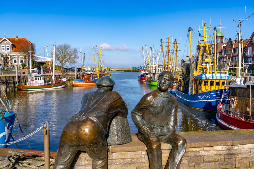 Blick auf den Hafen in Neuharlingersiel