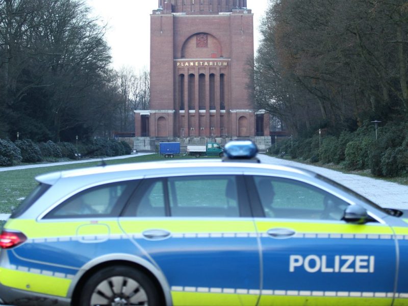 Polizei im Stadtpark in Hamburg (Symbolbild).
