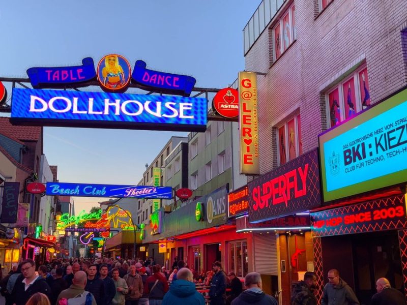 Die Reeperbahn in Hamburg.