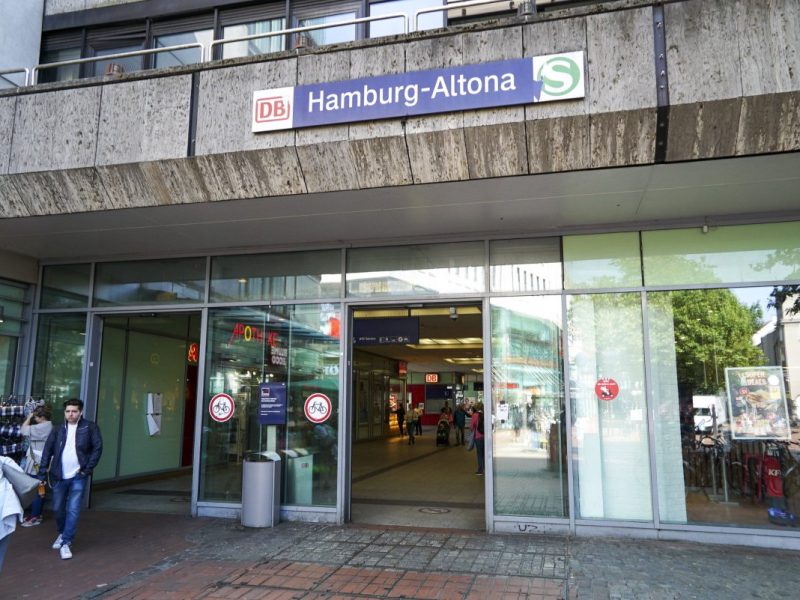 Schock an der S-Bahn-Haltestelle im Bahnhof Altona in Hamburg.