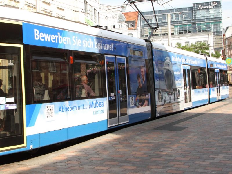 Brand in einer Straßenbahn in Schwerin (Symbolbild).